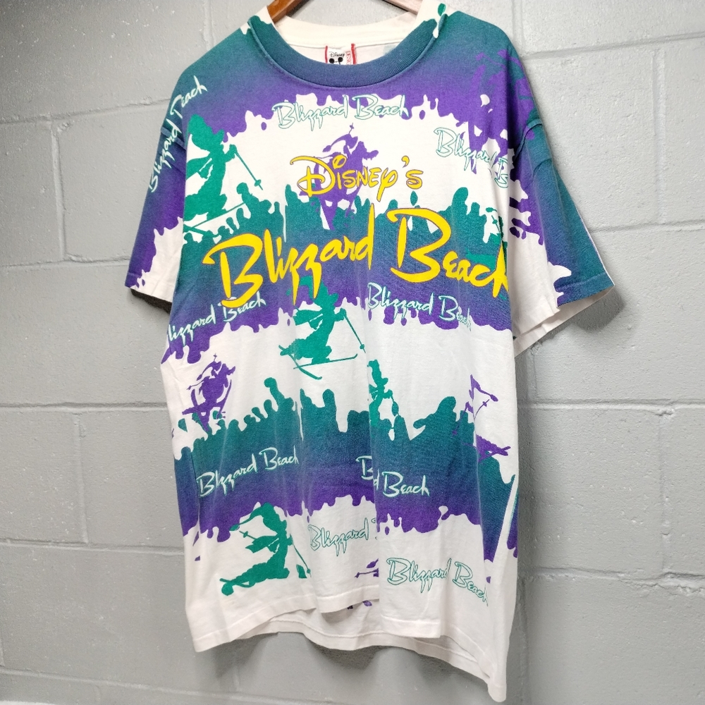 Disney studios Blizzard Beach all-over print graphic T-shirt one size